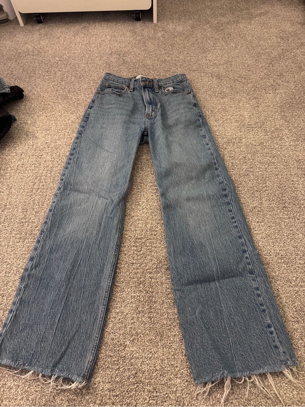 Abercrombie and Fitch the 90s relaxed jeans high rise